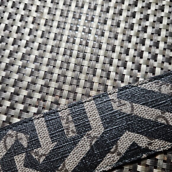 Gucci Black and Tan Belt with Silver Logo Buckle - Picture 9 of 9